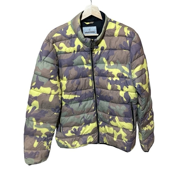 Valentino Jackets & Blazers - EUC - Vintage Valentino Camouflage Puffer Coat - size Large